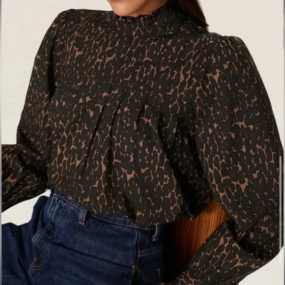 Rails Ariana Leopard Animal Print Ruffle Collar Blouse Size Large - Picture 2 of 10